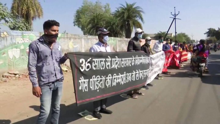 Ινδία: ζητούν δικαιοσύνη 36 χρόνια μετά την πιο θανατηφόρα βιομηχανική καταστροφή στον κόσμο