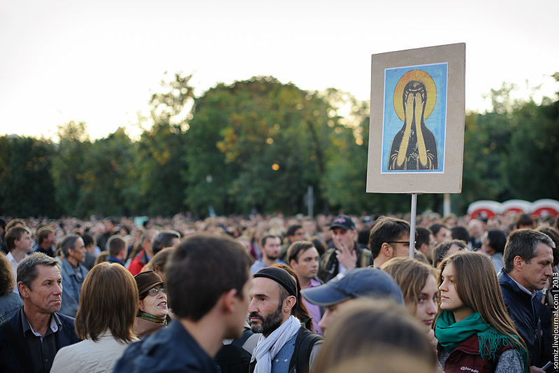 Moscow Police Detain Navalny Supporters Staging Unsanctioned Rally To ...