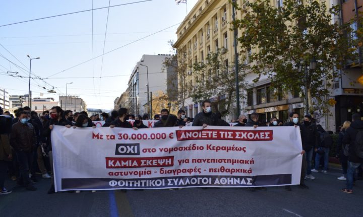 Grecia, migliaia di studenti manifestano contro il progetto di legge sull’istruzione