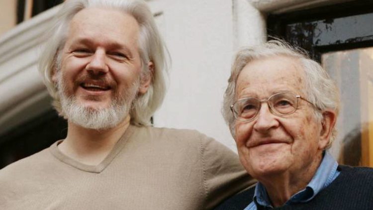 Noam Chomsky: Assanges Auslieferung ist ein schweres Verbrechen
