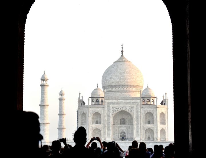 Foto Rubén Ayerra (Navarra) - CCO: El Taj Mahal es un mausoleo, construido en el siglo XVII, que esconde una bella y trágica historia de amor entre un emperador y su esposa. Está situado en Agra, estado de Uttar Pradesh, donde las leyes ahora persiguen el matrimonio entre hombres musulmanes y mujeres hindúes.