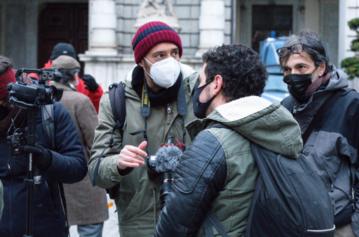 Senza dimora: protesta dei cittadini davanti al Comune di Torino