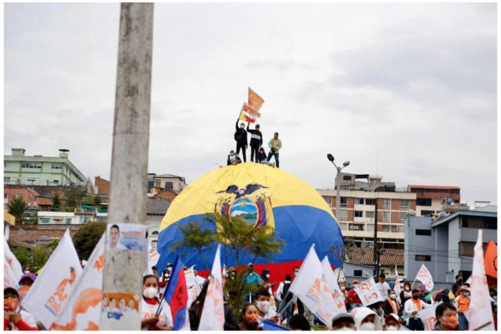 Ecuador en una elección clave.