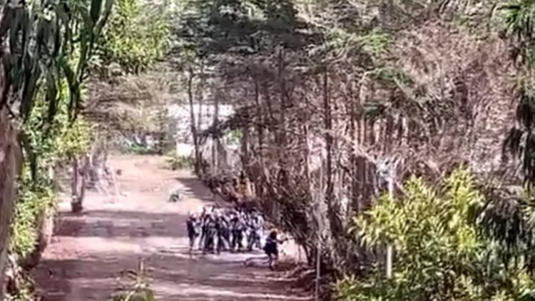 Αστυνομική παρέμβαση στο στρατόπεδο Las Raíces που έχει στηθεί στην Τενερίφη