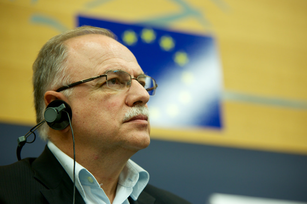 Dimitris Papadimoulis: solo il 40% della capacità produttiva globale è utilizzato per i vaccini