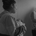 Andrea Testa : Parce que ce ne sont pas seulement les jeunes femmes d’aujourd’hui qui sont concernées, leurs mères et leurs grands-mères étaient aussi filles mères