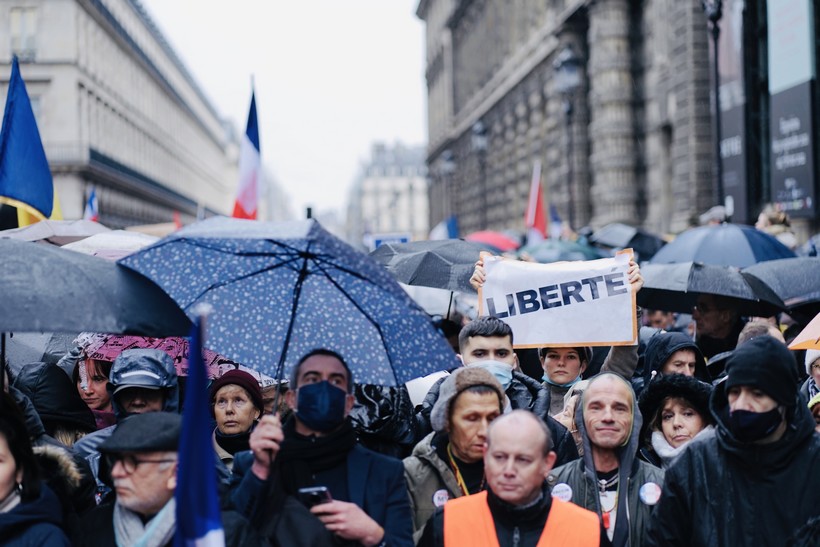 Des milliers de manifestants anti-pass dans toute la France !