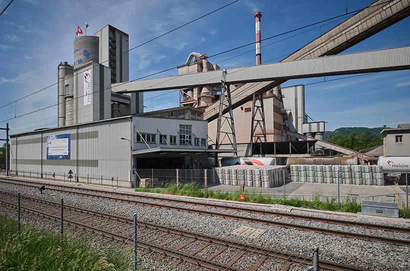 Bahnbrechendes Klimaverfahren gegen Schweizer Zementkonzern Holcim