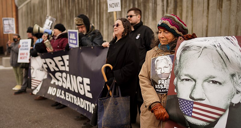 Bild: Protest gegen die Auslieferung von Julian Assange an die USA vor dem Hochsicherheitsgefängnis Belmarsh, Januar 2022.