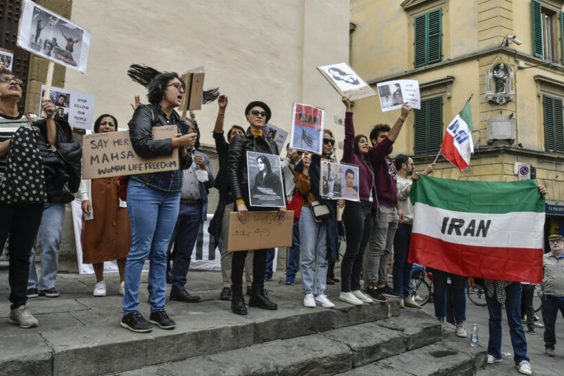 “Donne, Vita, Libertà” : presidio della comunità iraniana a Firenze