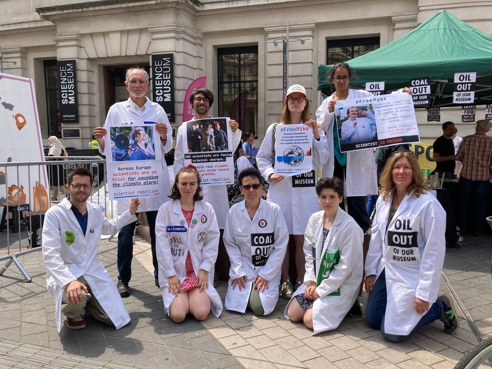 Proteste in aller Welt fordern Amnestie für den ersten in Großbritannien inhaftierten Wissenschaftler