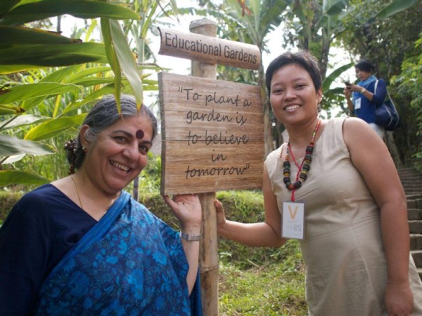 Auf den Spuren von Vandana Shiva: Ökofeminismus in Aktion