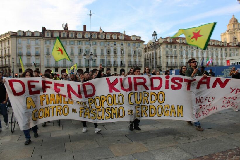 La Turchia rimpatria cinque italiani colpevoli di solidarietà verso il popolo curdo