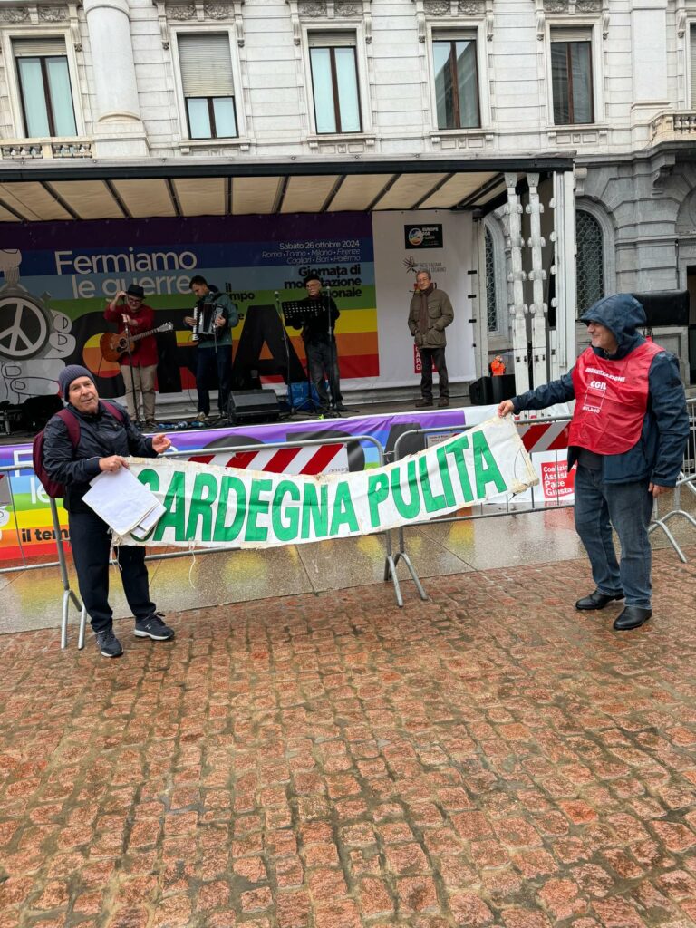 Angelo Cremone a Milano per la manifestazione contro tutte le guerre.