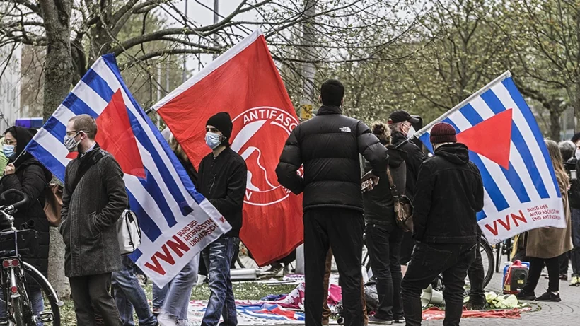 Bund der Antifaschistinnen und Antifaschisten an einer Demonstration