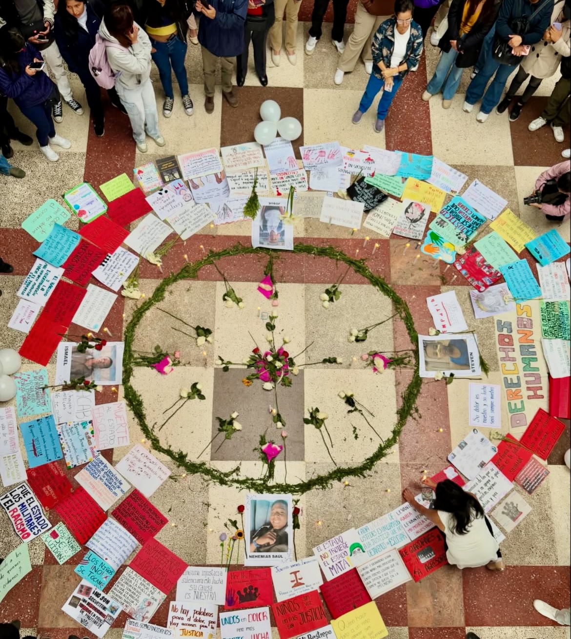 Levantamiento de un altar, en el Paraninfo Che Guevara de la Universidad Central del Ecuador, en honor a los 4 ninos asesinados en Guayaquil (Steven, Ismael, Josué y Saúl), tras ser detenidos por militares en diciembre de 2024.