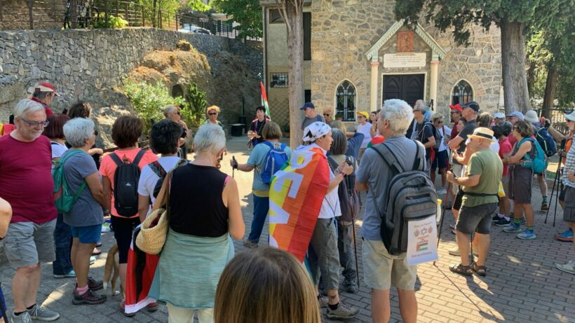 Un momento di riflessione sul Sentiero Liguria durante la Local March for Gaza