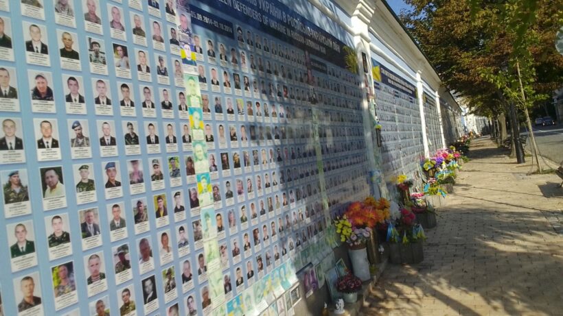 Kiew: Zivile Opfer in Uniform