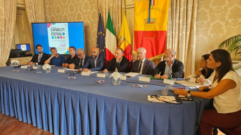 La conferenza stampa di presentazione della IV edizione del Capability Festival – La forza di essere fragili nella Sala del Comune di Napoli.