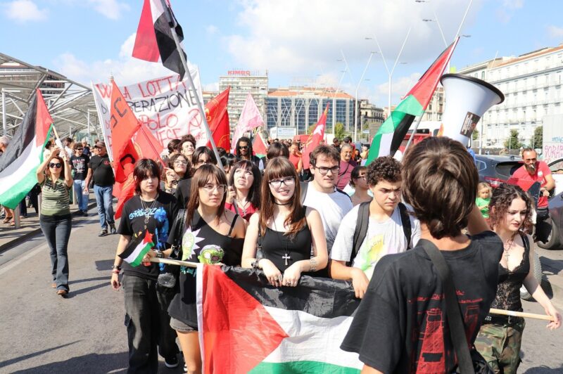 Studenti e giovani in corteo per la Palestina a Napoli