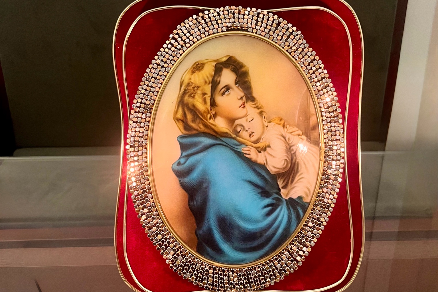 Una delle Madonne di Rosita Caiazzo, in mostra a Mirabella Eclano.