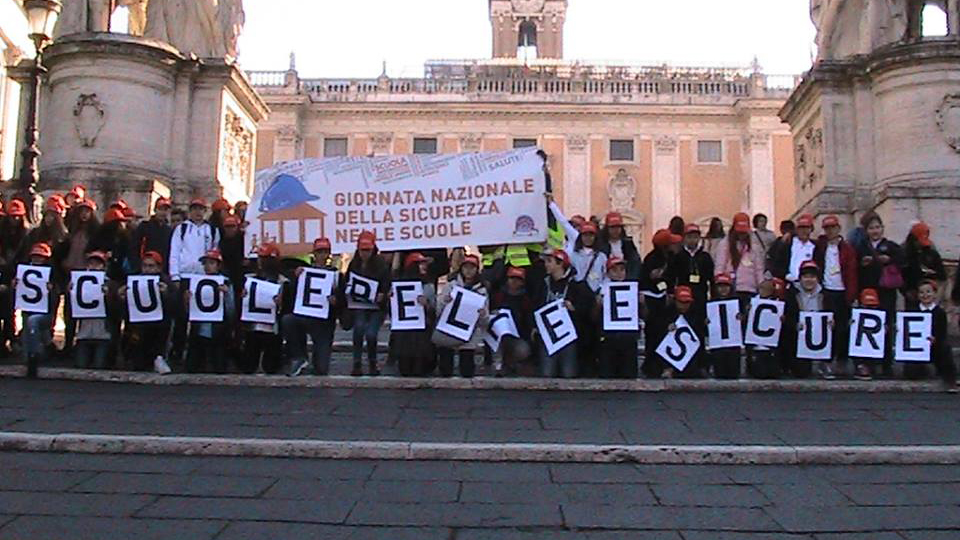 manifestazione per la sicurezza nelle scuole