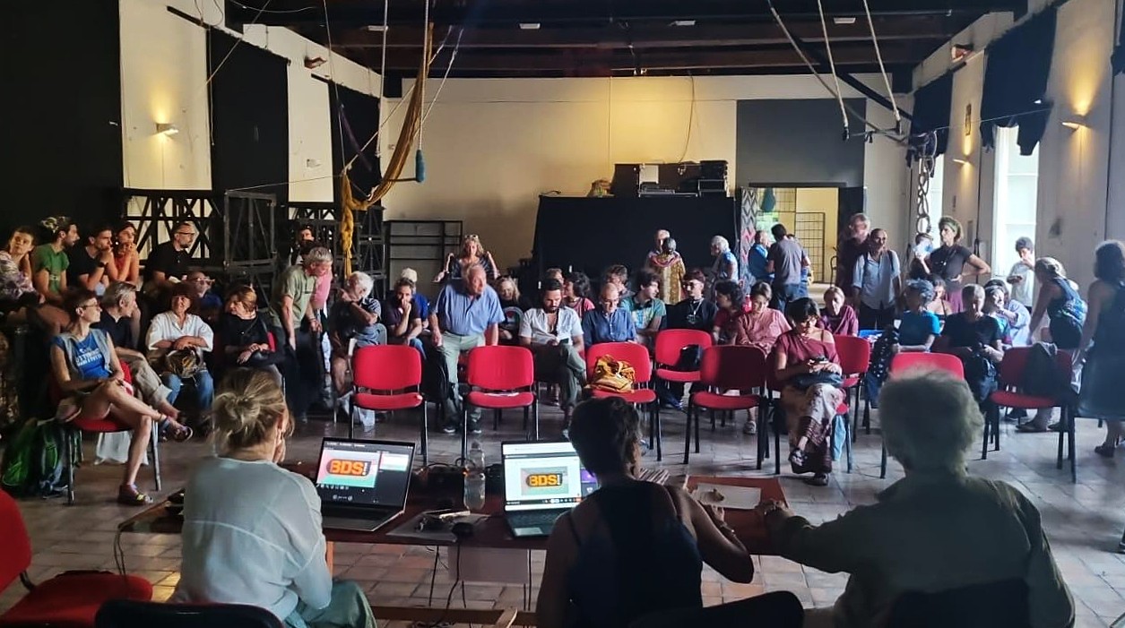 Riunione-del-movimento-BDS-all'asilo-Filangieri