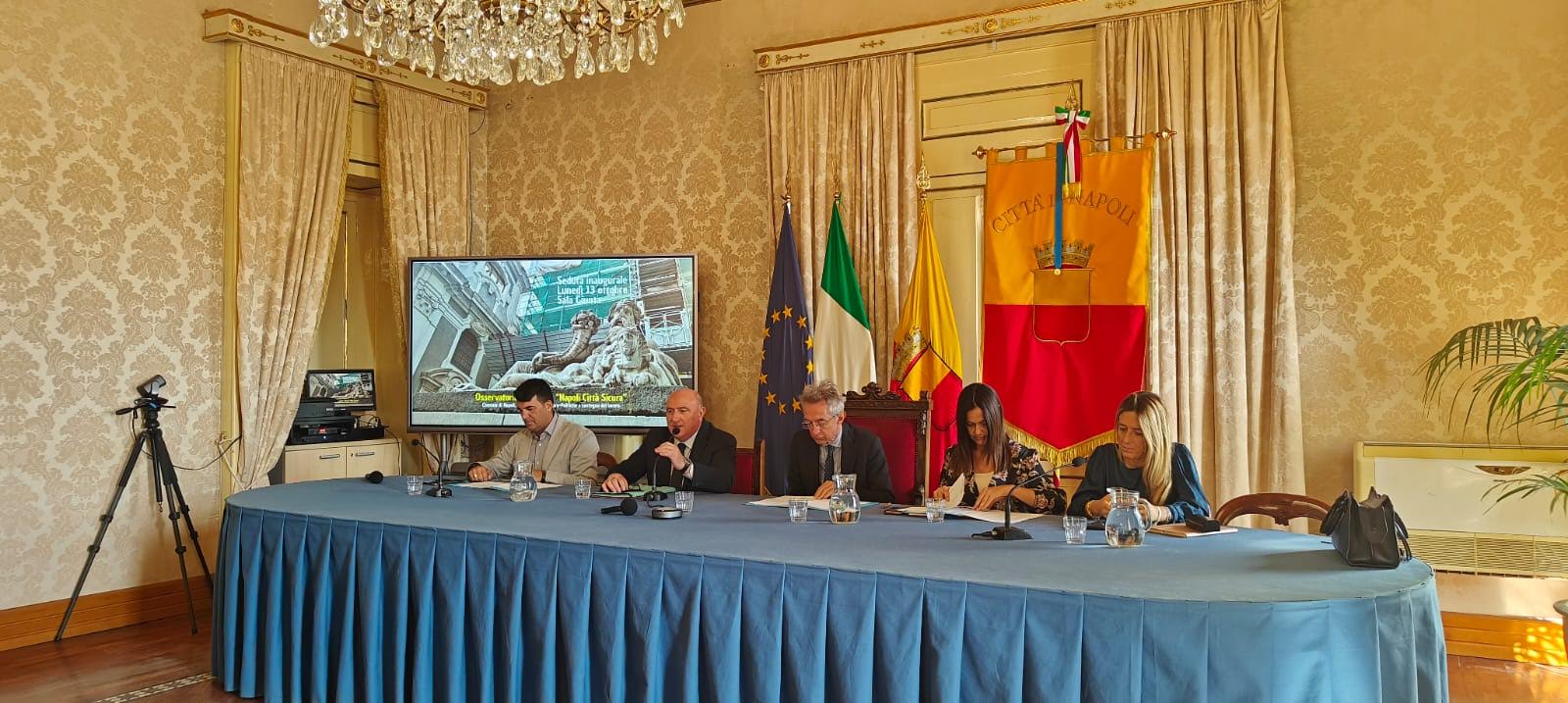 Nella Sala Giunta di Palazzo San Giacomo si è svolto il primo incontro dell’Osservatorio “Napoli Città Sicura”, organismo consultivo del Comune di Napoli che riunisce istituzioni, sindacati e ordini professionali per promuovere la cultura della prevenzione e della sicurezza sul lavoro.