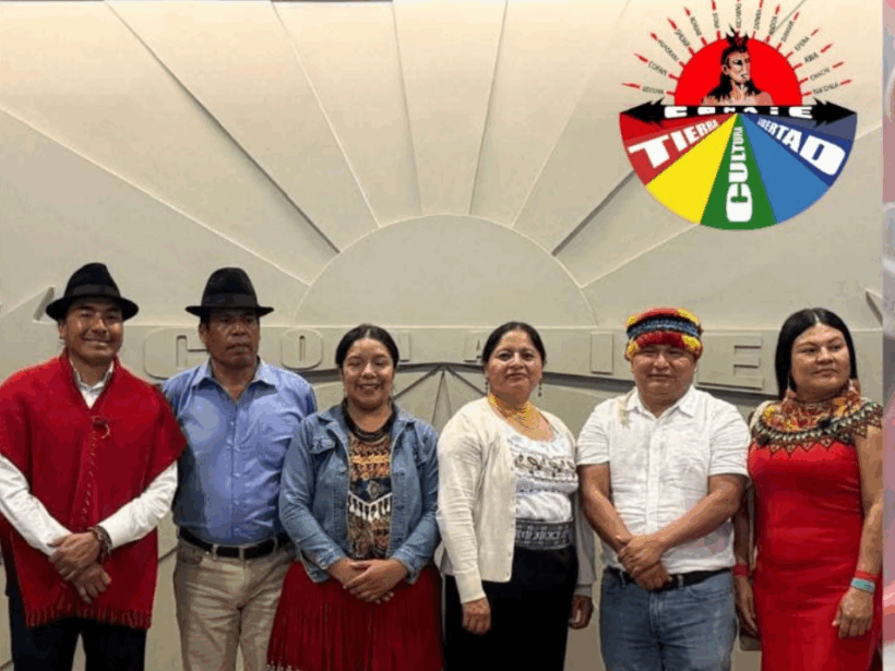 Marlon Vargas (2do desde la derecha) y otros dirigentes de la CONAIE.