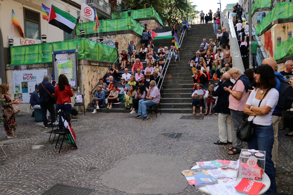 Napoli R1PUD1A la guerra: il Vomero fa rumore per la pace con EMERGENCY e IoCiSto