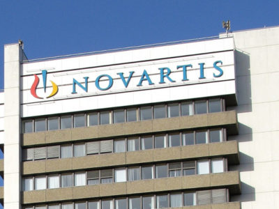 Novartis-Campus in Basel- St. Johann, WSJ-103 von Frank O. Gehry (im Hintergrund) und Gebäude WSJ-210 (Hochhaus)