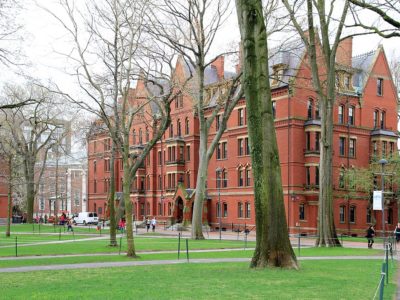 USA-Harvard_University_Yard
