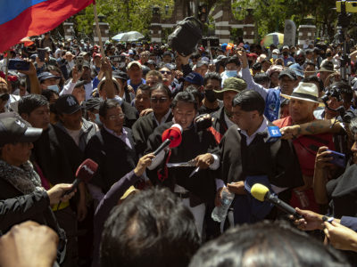 Dirigente representante de la nacionalidad Kichwa de Tungurahua describiendo con exactitud las peticiones del pueblo al Gobernador de Tungurahua