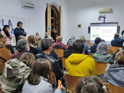 One of the many informative activities of the Plataforma Salvemos la Montaña de Cáceres