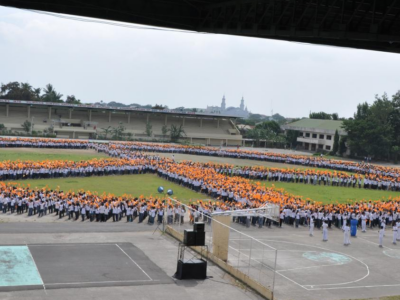 20,000 students from Lucena, Quezon Province, Philippines form the largest peace sign after marching around the streets of the city.