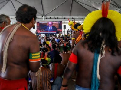 Brasília (DF), 21/09/2023,  Indígenas assistem a sessão do STF sobre a tese do marco temporal.