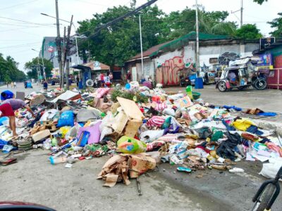 Mountains of garbage pile up in Malabon City and other areas following the widespread floods in the metropolis.