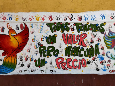 Murales realizzato presso l'Hogar Trampolin di El Alto (Bolivia) dalle ragazze minori residenti coordinate da due volontarie bergamasche (Letizia Panseri e Francesca Baitelli)