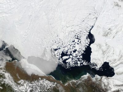 On June 6, 2019, the Moderate Resolution Imaging Spectroradiometer (MODIS) on board NASA’s Aqua satellite acquired a true-color image of the Barents Sea. At the end of May 2019, Arctic sea ice daily extent stood at the second lowest in the 40-year-satellite record, thanks to above average temperatures in April and May over nearly all of the Arctic Ocean, Baffin Bay, and Greenland. Wikimedia Commons.