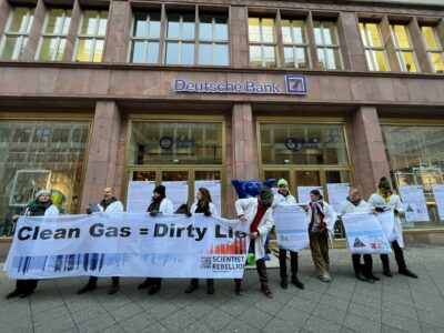 Scientist Rebellion protestiert gegen LNG Finanzierungen bei der Deutschen Bank