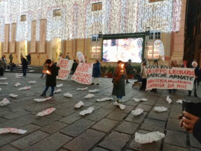 commemorazione Genova cartelli