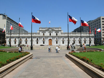 Palacio_de_la_Moneda_desde_Plaza_de_la_Constitucion