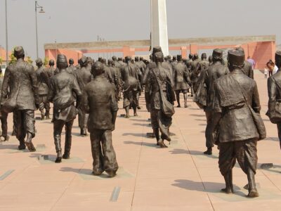 La verità è rivoluzionaria.
Snehrashmi, National Salt Satyagraha Memorial, Dandi, opera propria, CC BY-SA 4.0, https://commons.wikimedia.org/w/index.php?curid=87951469