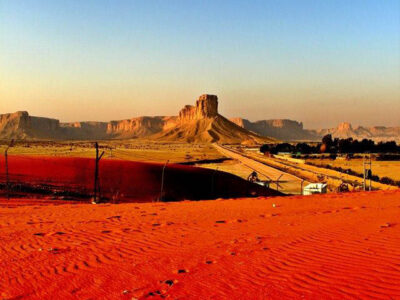 Desert in Saudi Arabia. In Riyadh. Author: Ismael Cacharro. Wikimedia Commons.