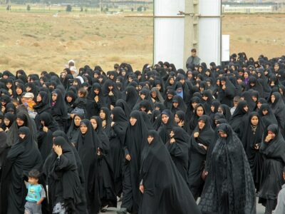 Chador-Women_In_Iran-Qom_City