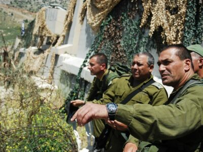 رئيس أركان الدفاع الإسرائيلي الجديد (أول  عسكري على اليمين) في صورة لعام 2011 (Credits: Flickr)