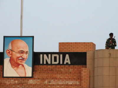 Mahatma Gandhi Portrait at Attari-Wagah India-Pakistan Border Near Amritsar - Punjab -India. Author: Adam Jones from Kelowna, BC, Canada. Photo taken 22 February 2014, 04:32. Source: Wikimedia Commons.