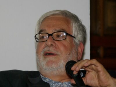 El periodista chileno Juan Pablo Cárdenas en la Feria Internacional del Libro de Santiago 2015