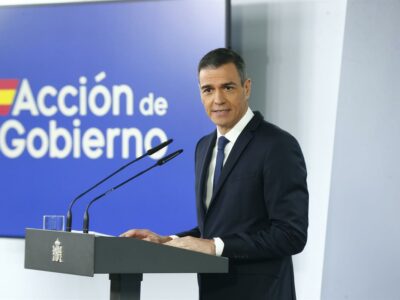 El presidente del Gobierno, Pedro Sánchez, durante la rueda de prensa tras la reunión del Consejo de Ministros, en la que ha presentado el Plan Industrial y Tecnológico para la Seguridad y la Defensa. | Pool Moncloa / Jose Manuel Álvarez. La Moncloa, Madrid - 22.4.2025