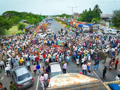Andhra Farmers on the road.